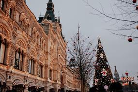 Kremlin Fair Red and tree