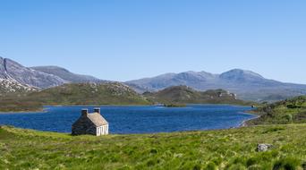 lakeside hut in Scotland