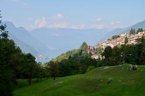Bergdorf Italy Lake ad green grass
