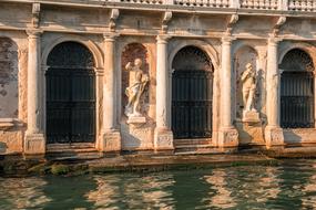 Channel Facade statue Water