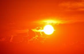 photo of a bright sun on an orange sky