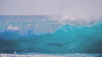 high turquoise ocean waves