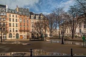 place dauphine in the center of paris