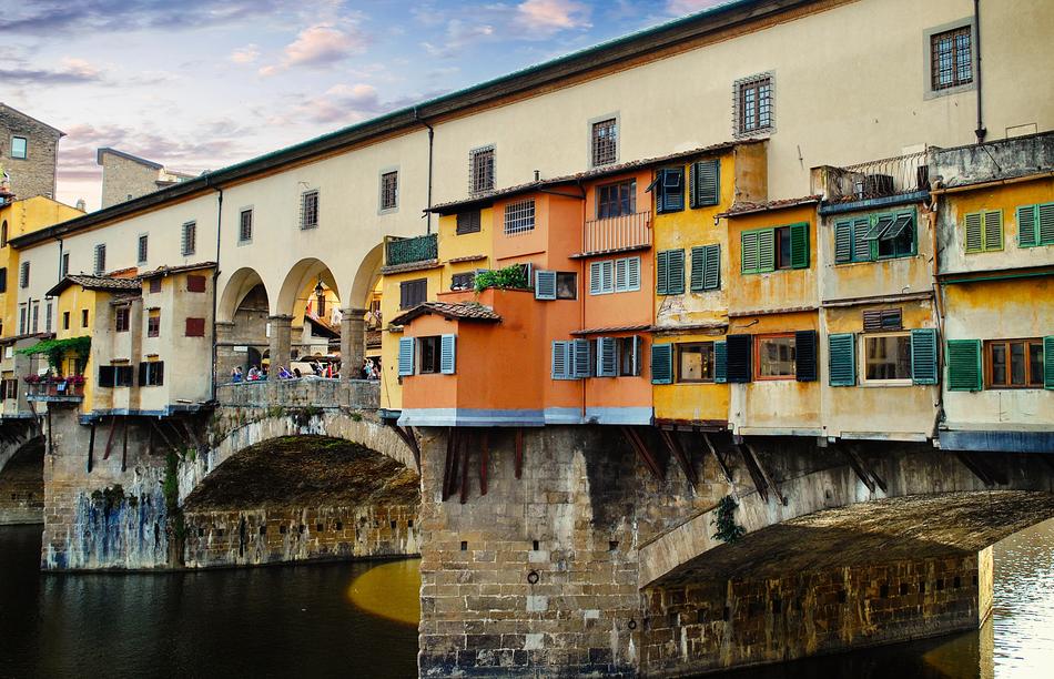 houses on ponte vecchio in florence