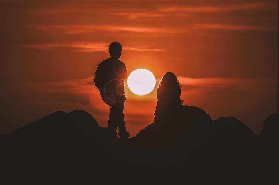 dating man Silhouette at Sunset View