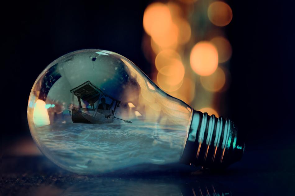 Ocean Boat in glass Bulb