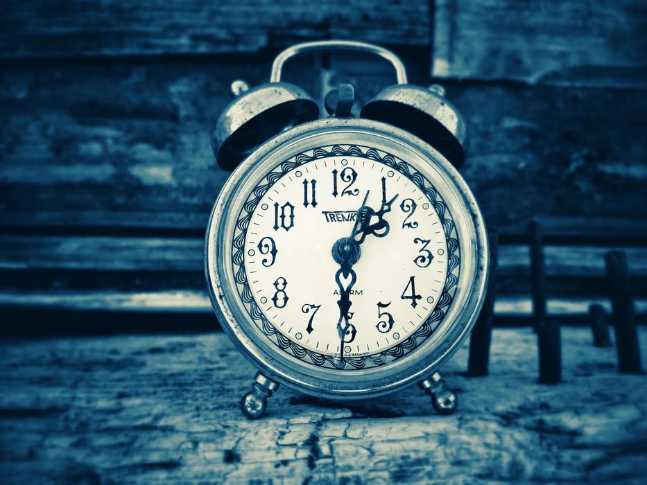 Clock Wake Up at Dawn