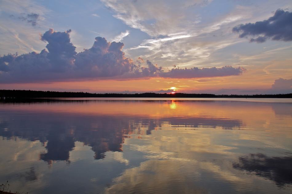 Landscape picture of Lake Sunset