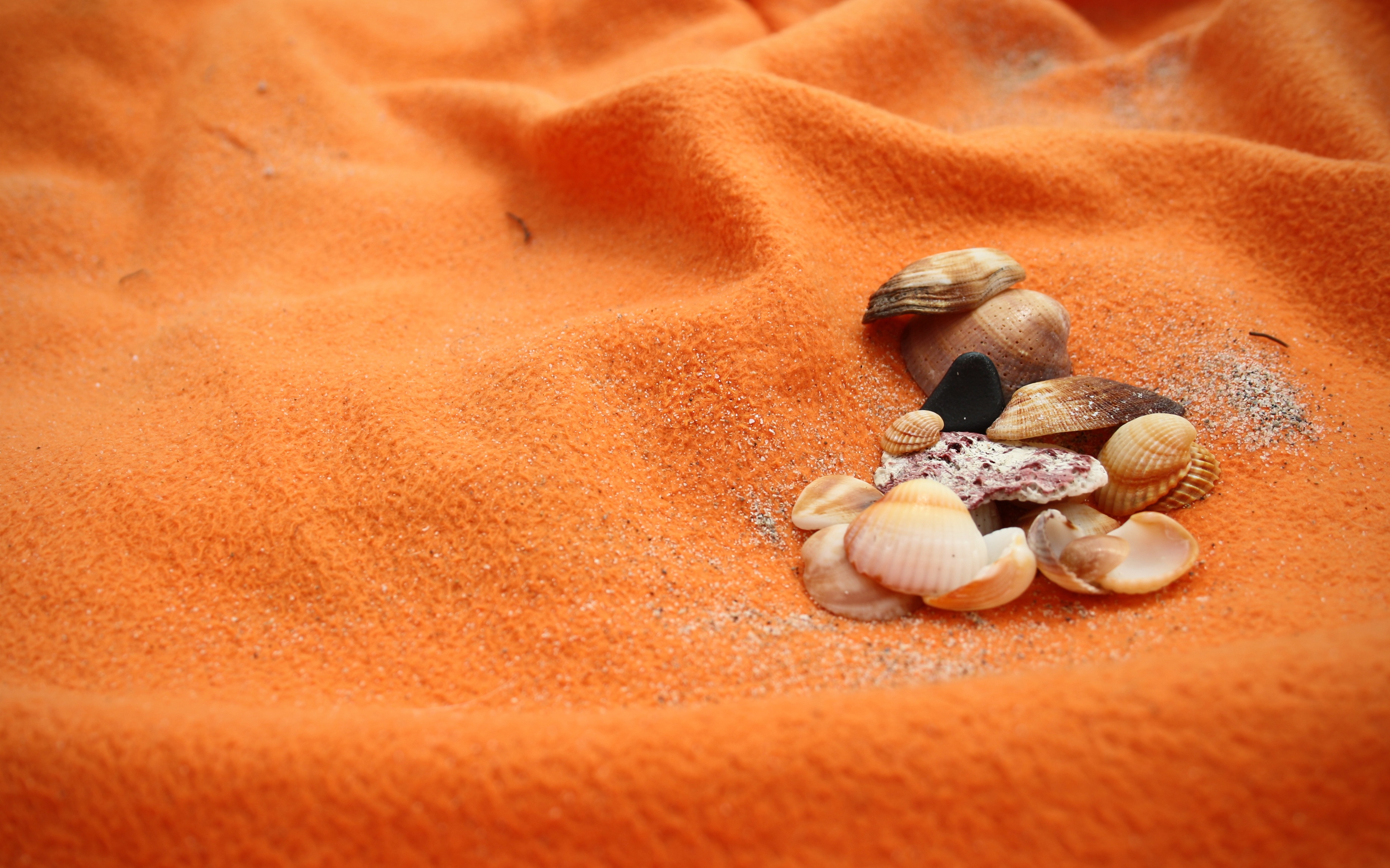 Песок оранжевого цвета