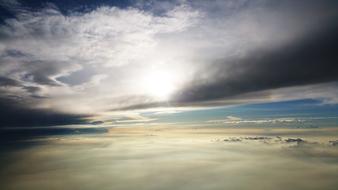 horizon, clouds over the sea