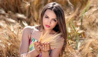 Girl Grau Spice