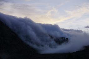 cloudy Mountain in park Landscape