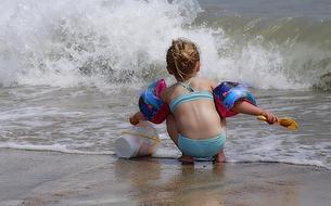 Girl Play on Beach