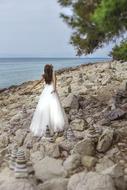 girl bride on Coast Sea