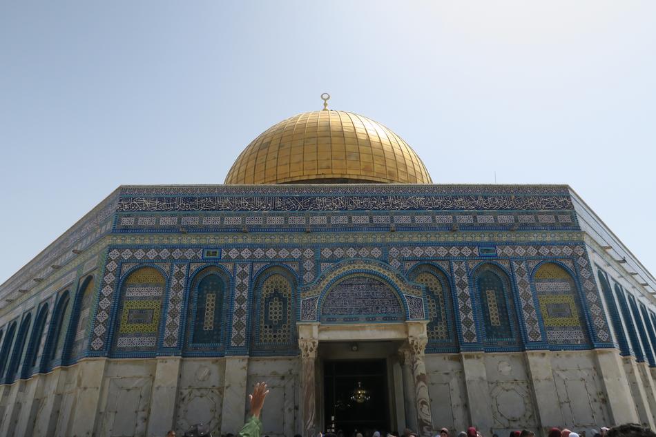 Shiny Kubbetu's Sahara with patterns, in Jerusalem, Israel