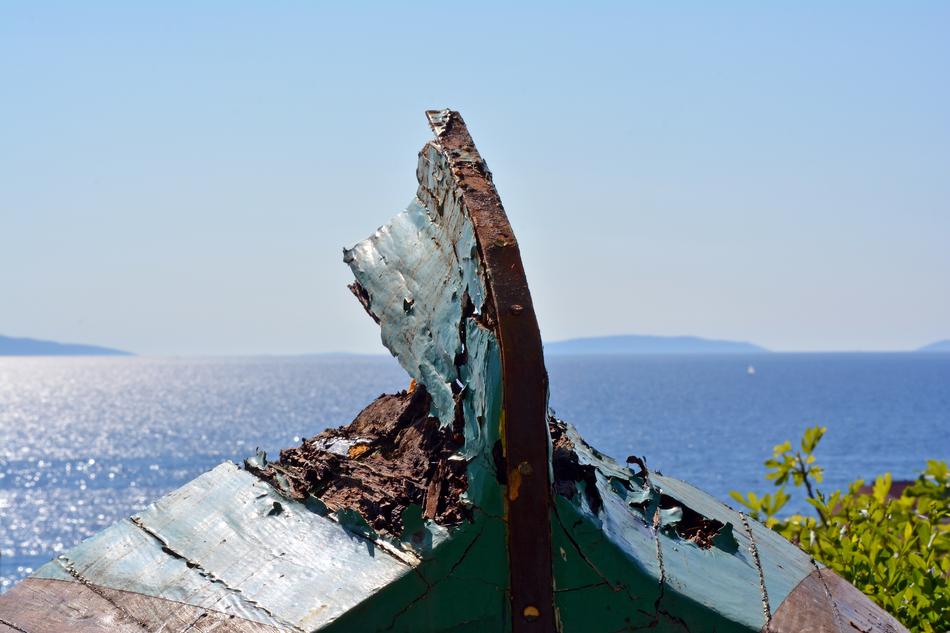 Wooden Boat with Central Keel Board