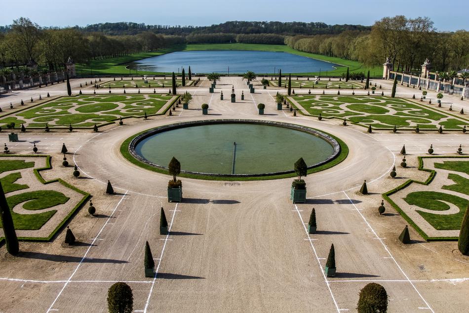 Landscape of the park with lake and pool, among the green plants, in Versailles, France
