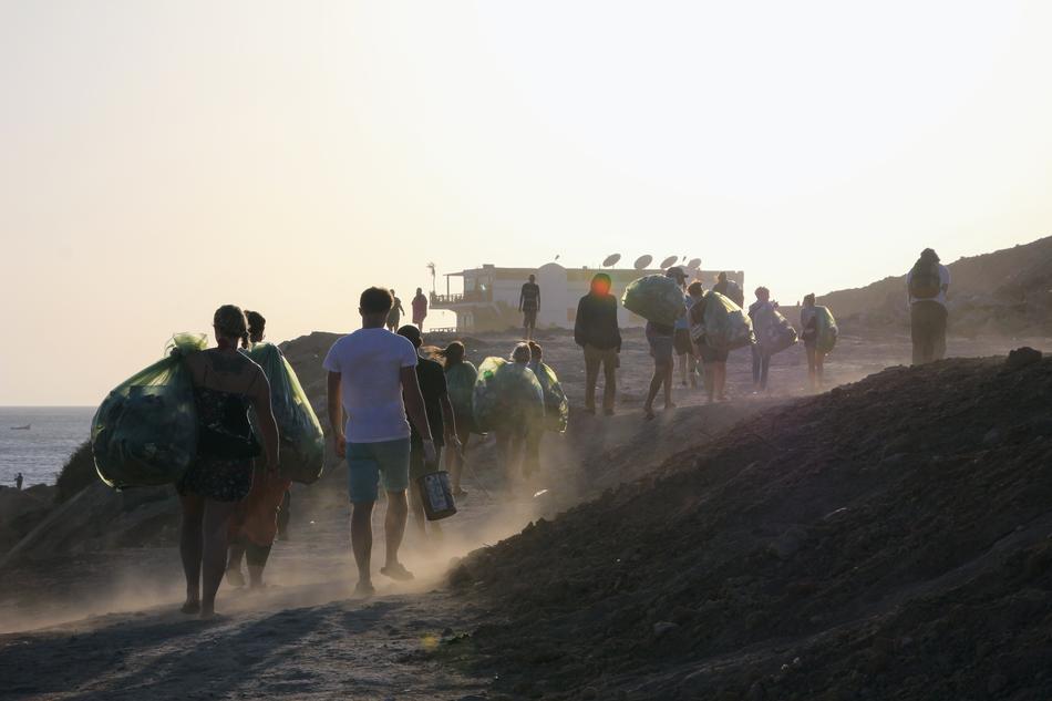 Beachcleaning Garbage Collector