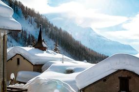 Snowy Winter mountain village montagne