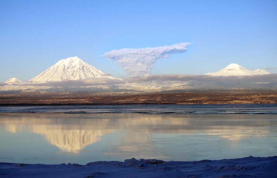 Volcanoes The Eruption A Plume Of ash