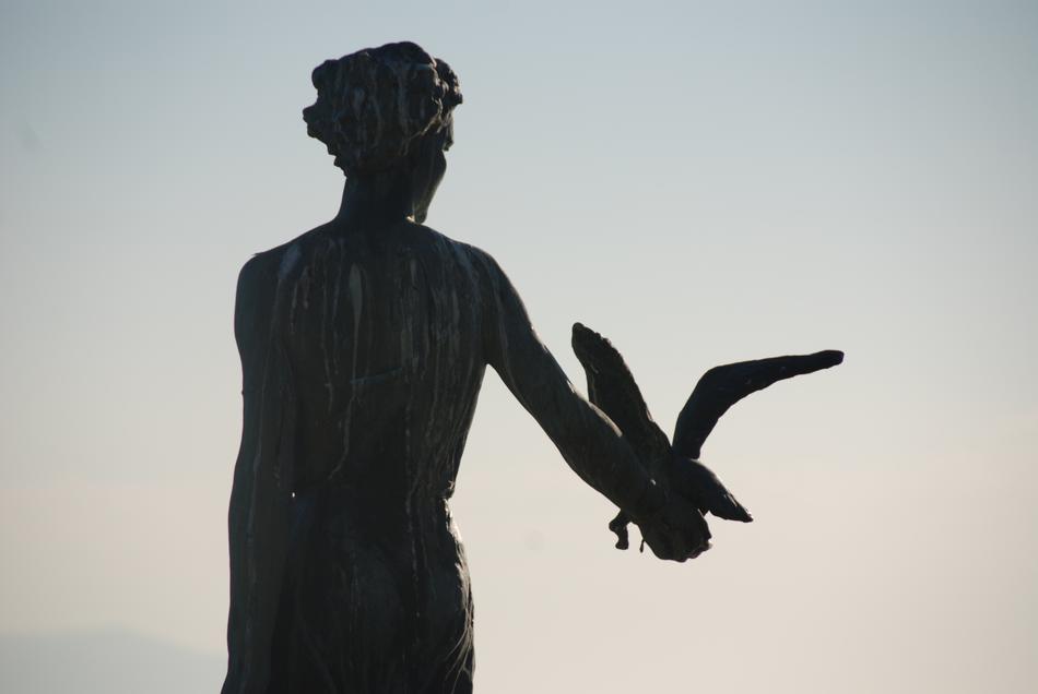 Statue Maiden With The Seagull