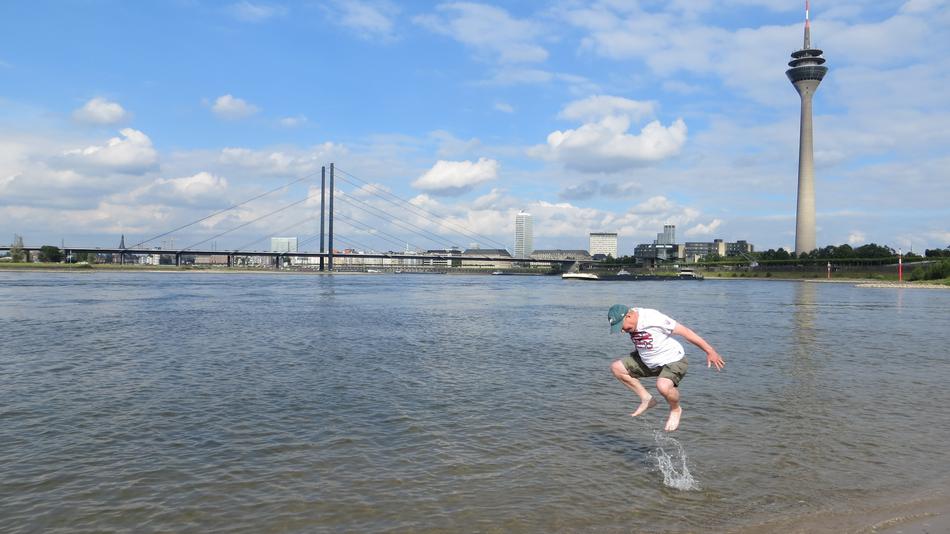 Düsseldorf Jump Rhine