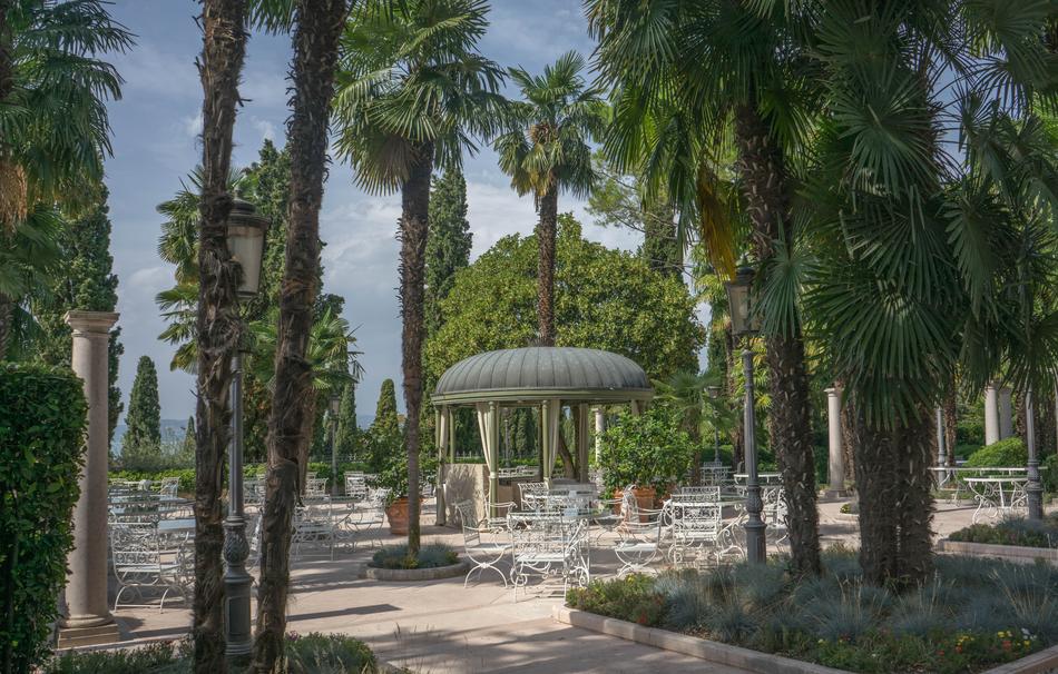 gazebo in the park of villa cortina palace, sirmione