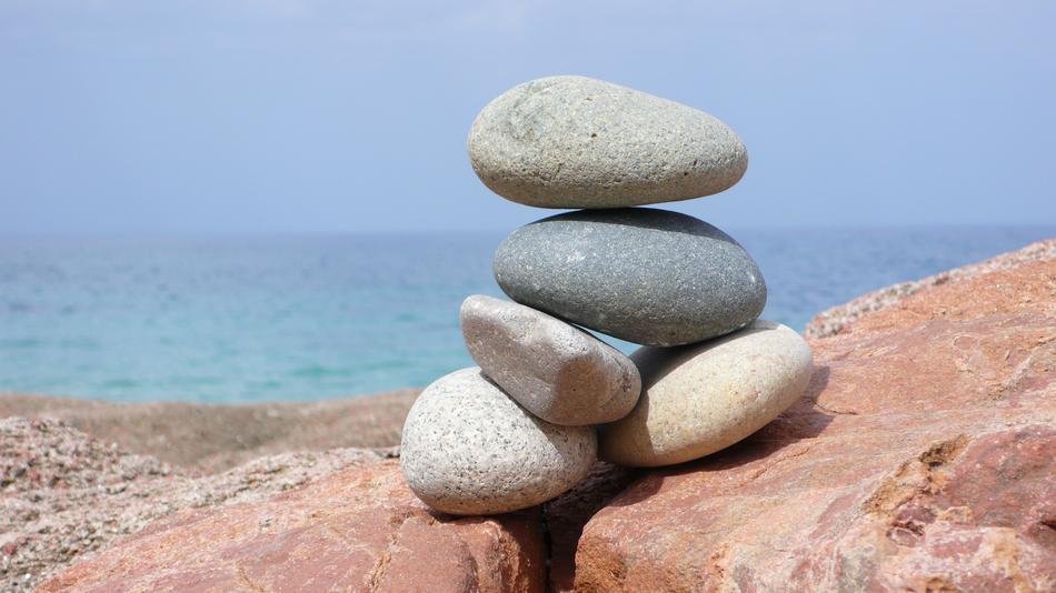 Zen stone tower that has been lined up