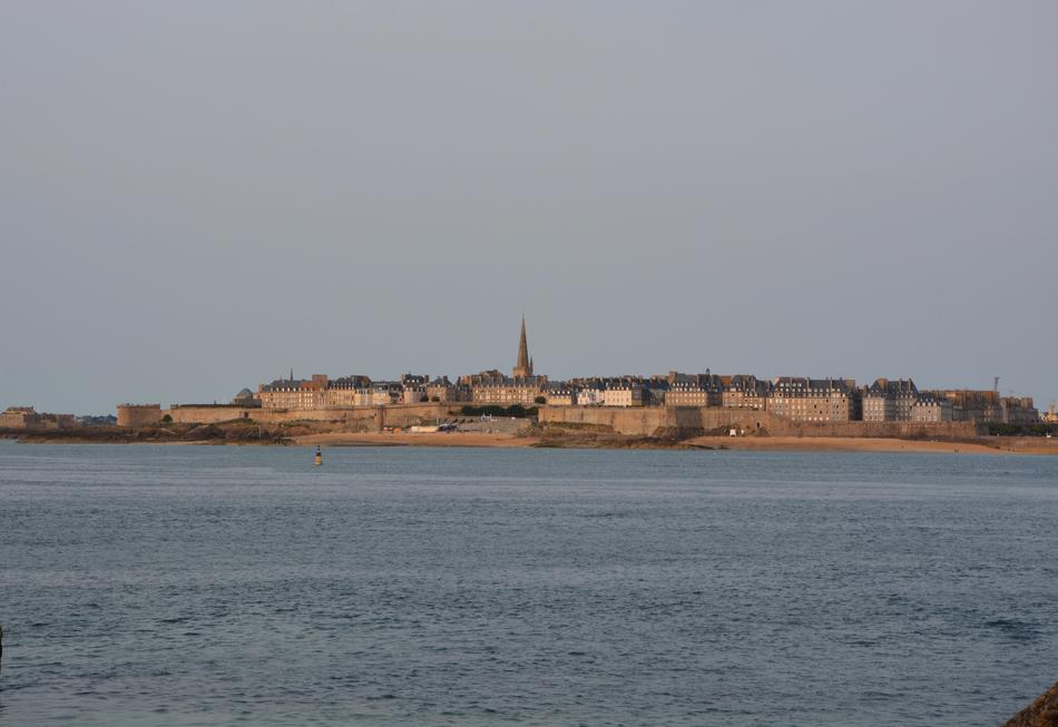 city on an island in the water