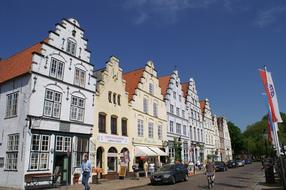beautiful homes on the street