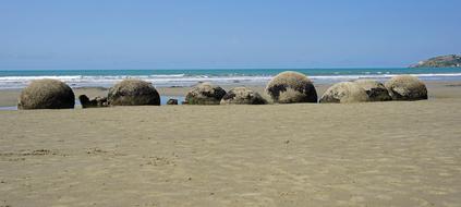 Moeraki Boulders, stone Huge Balls near ocean, new zealand, Koekohe Beach