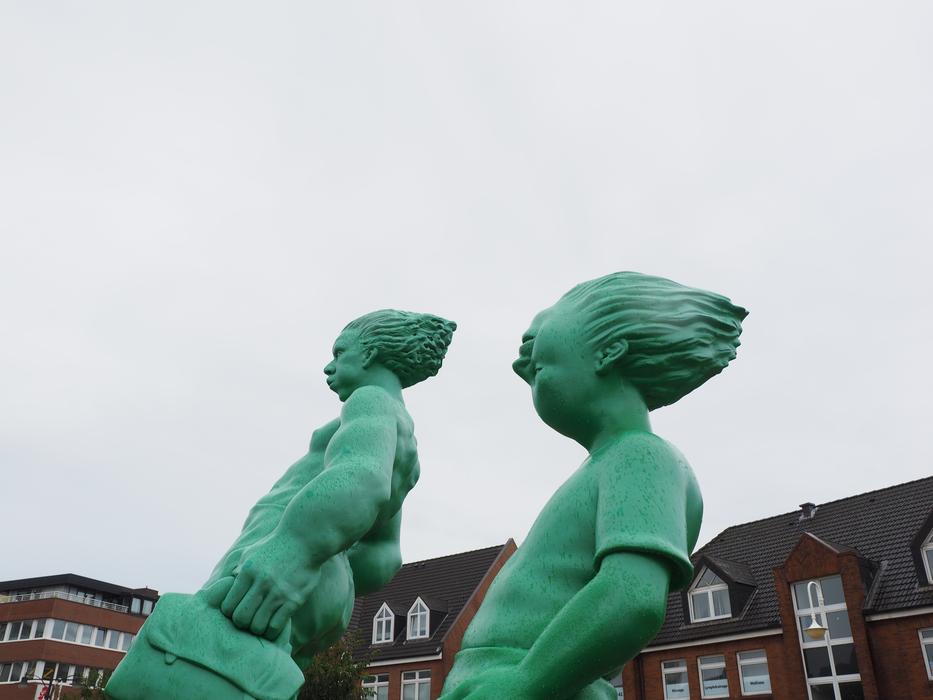 green couple people view