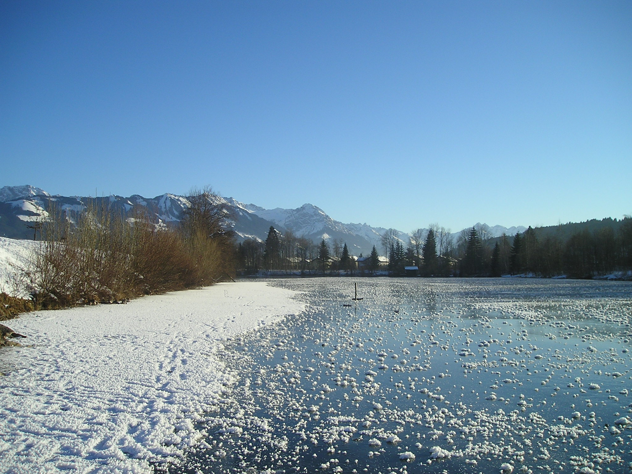 Озеро винтер. Frozen Winter Lake. Frozen Lake.