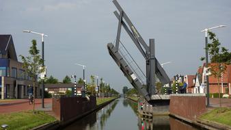 house bridge river