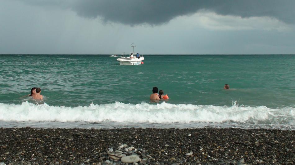 people rest in the sea
