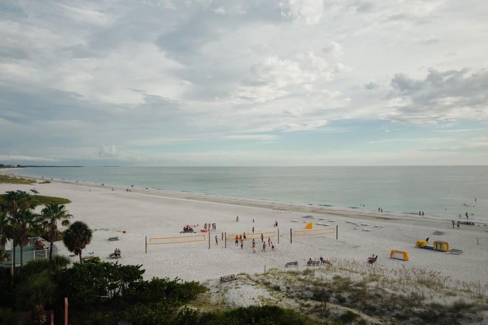 beach people resort