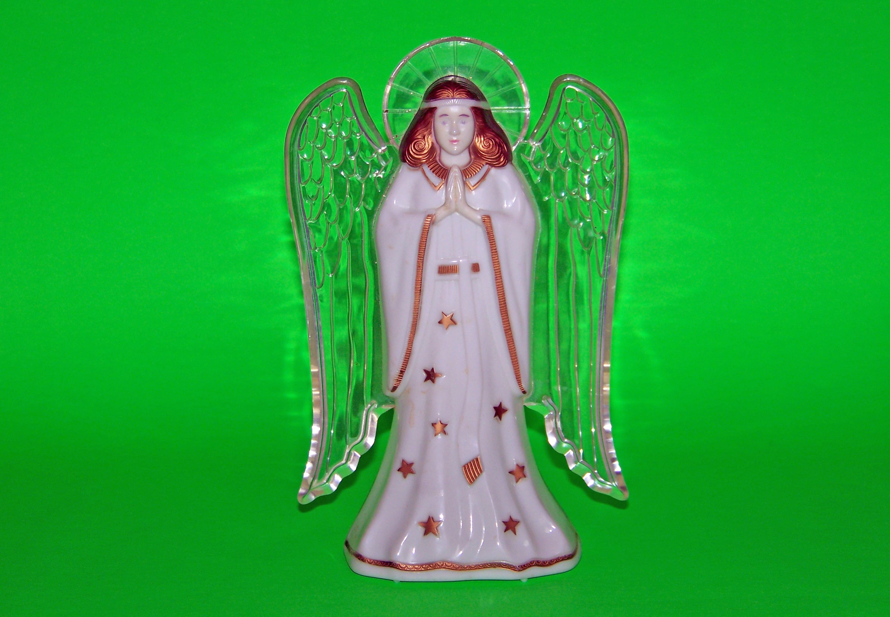 Ангел Рождества из пластика