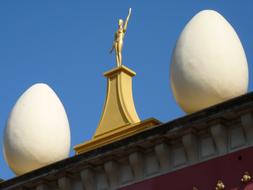 eggs as huge sculptures on the roof of a museum in Spain