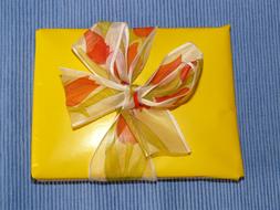 Gift Birthday yellow bow