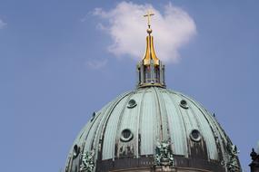 photo of the dome of the temple in Berlin