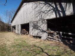 photo of a wooden farm barn