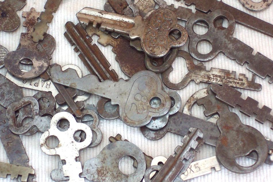 many rusty keys on the table