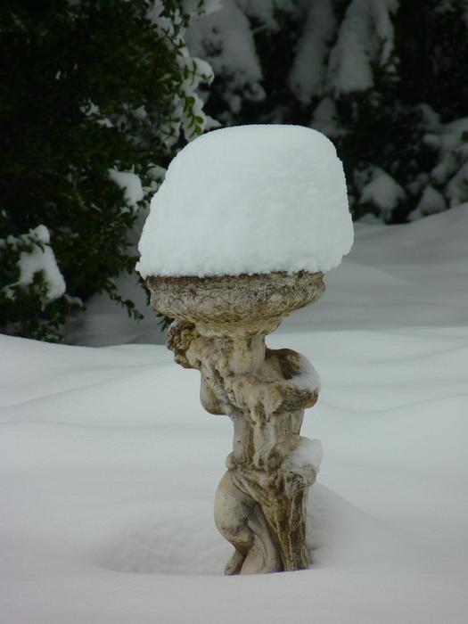 Snow Schneehut Figurewood