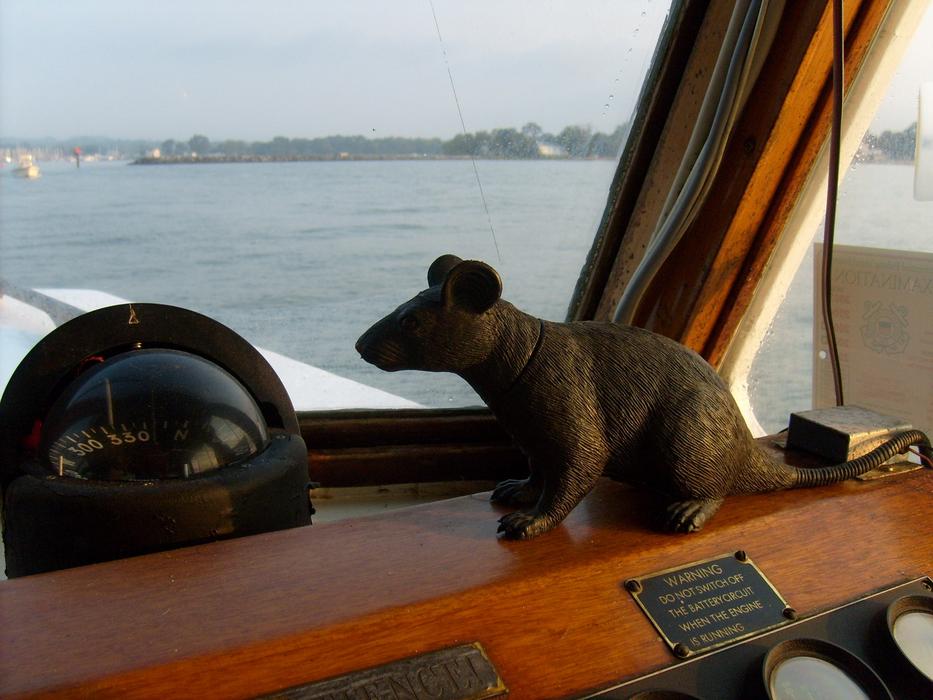 statue Rat on Boat