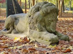 Lion garden leaves Sculpture
