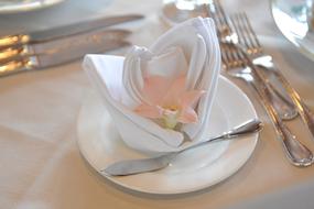 white Flower Table Set