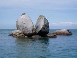 Split water among the water in the Abel Tasman National Park, New Zealand