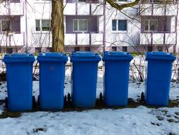 Bin Blue garbage cans