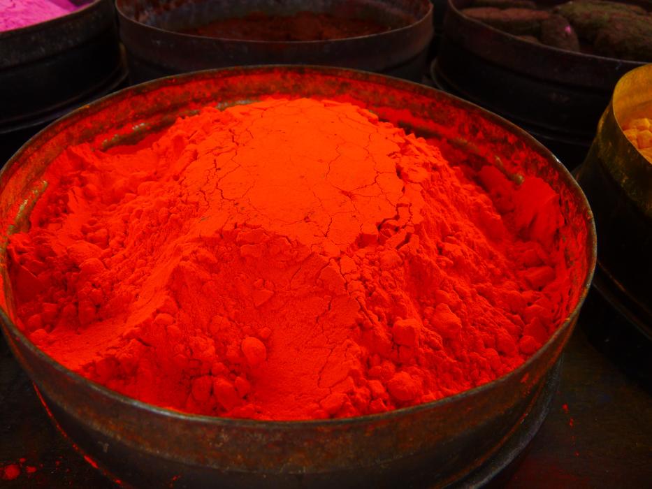 Red color powder in bowl