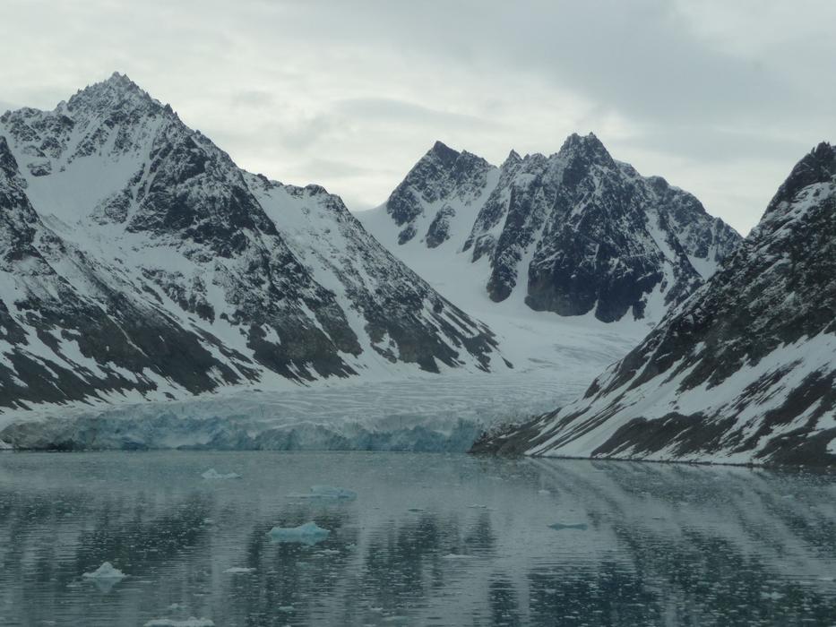 Magdalenengletscher Spitsbergen mountains